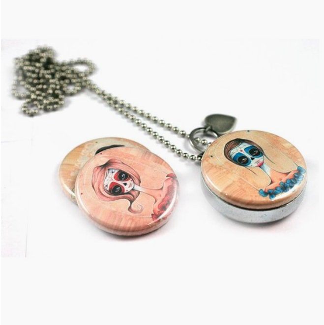 Zombie Halskette Schmuck Goth Girl Medette Hält Bild Enthält 3 Wechselbare Deckel Polarität Meßmützchen Recycelter Stahl Zombie Halskette Schmuck Goth Girl Medette Hält Bild Enthält 3 Wechselbare Deckel Polarität Meßmützchen Recycelter Stahl von polarity