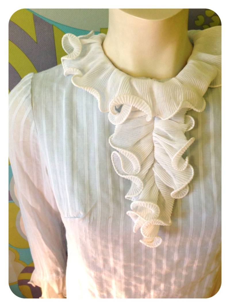 Vintage 60Er Jahre Mod Ruffle Kragen Blau Weiß Gestreiftes Twiggy Mini Kleid S M von polillaYnaftalina