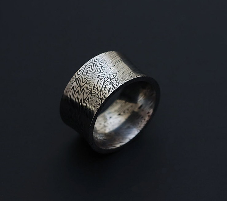 Echte Edelstahl Damaskus Stahl Herren Konkav Ring - Breite 12mm Pd77 von polygallery