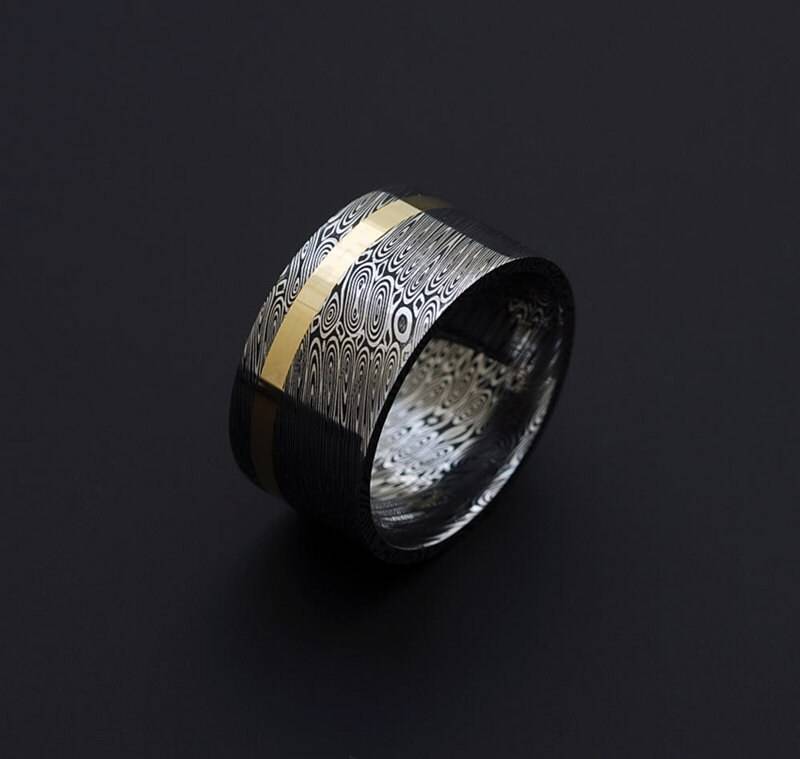 Echte Edelstahl Damaskus Stahl Und 18K Gelbgold Herren Ring - Breite 12mm Pd56 von polygallery