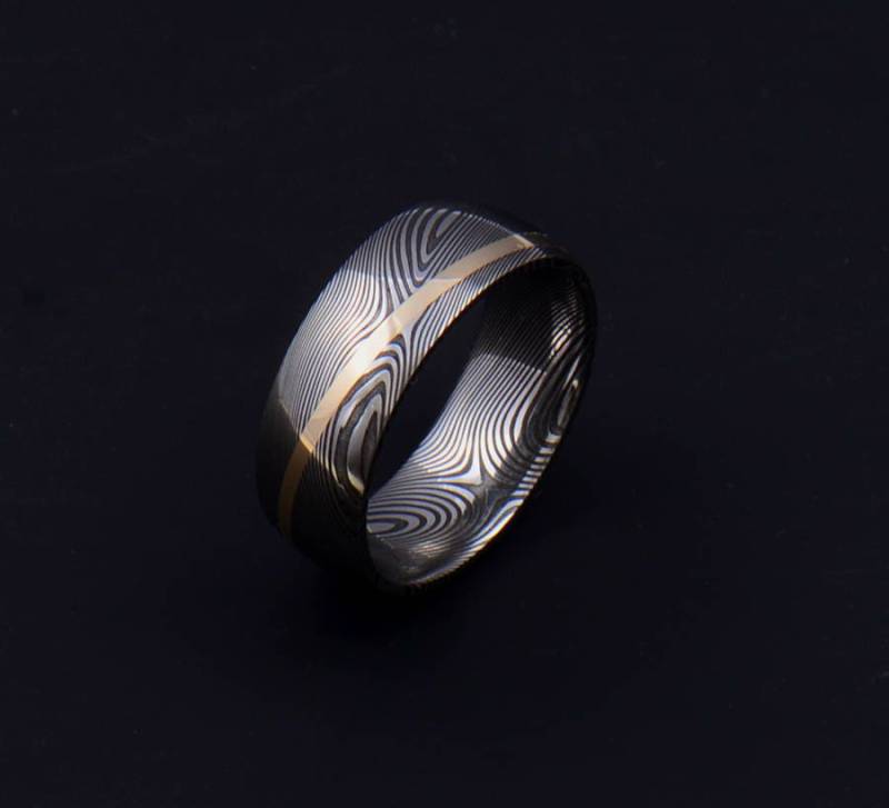 Echte Edelstahl Damaskus Stahl Und 18K Gelbgold Herren Ring Pd105 von polygallery