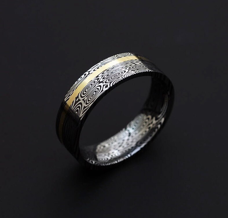 Echte Edelstahl Damaskus Stahl Und 18K Gelbgold Herren Ring Pd49 von polygallery