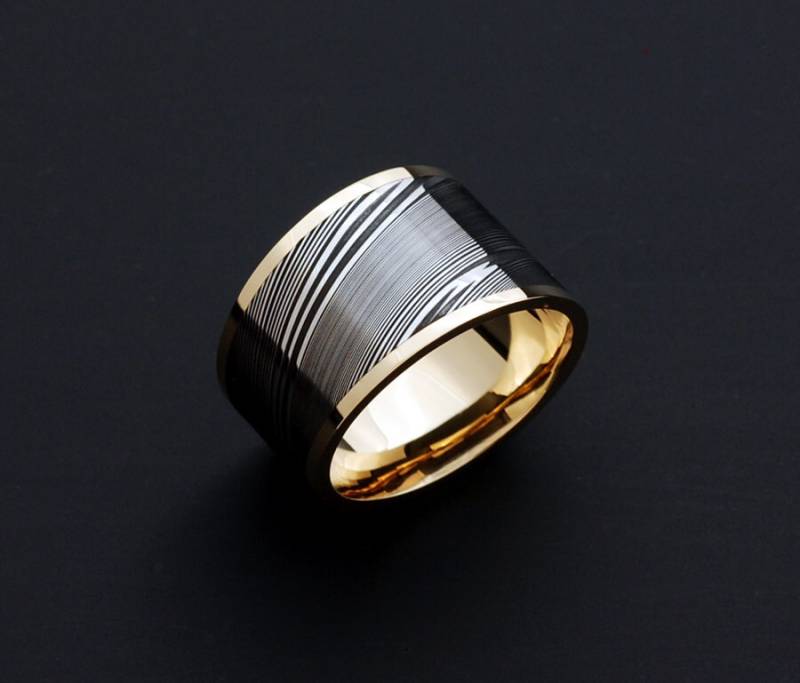 Echte Edelstahl Damaskus Stahl Und 18K Gelbgold Herren Ring Pd89 von polygallery