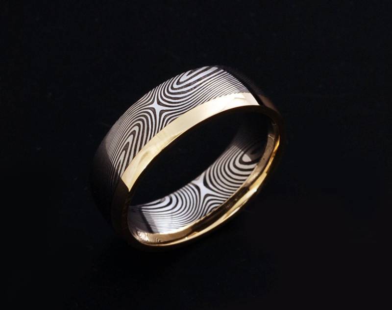Echte Edelstahl Damaskus Stahl Und 18K Gelbgold Herren Ring Pd95 von polygallery