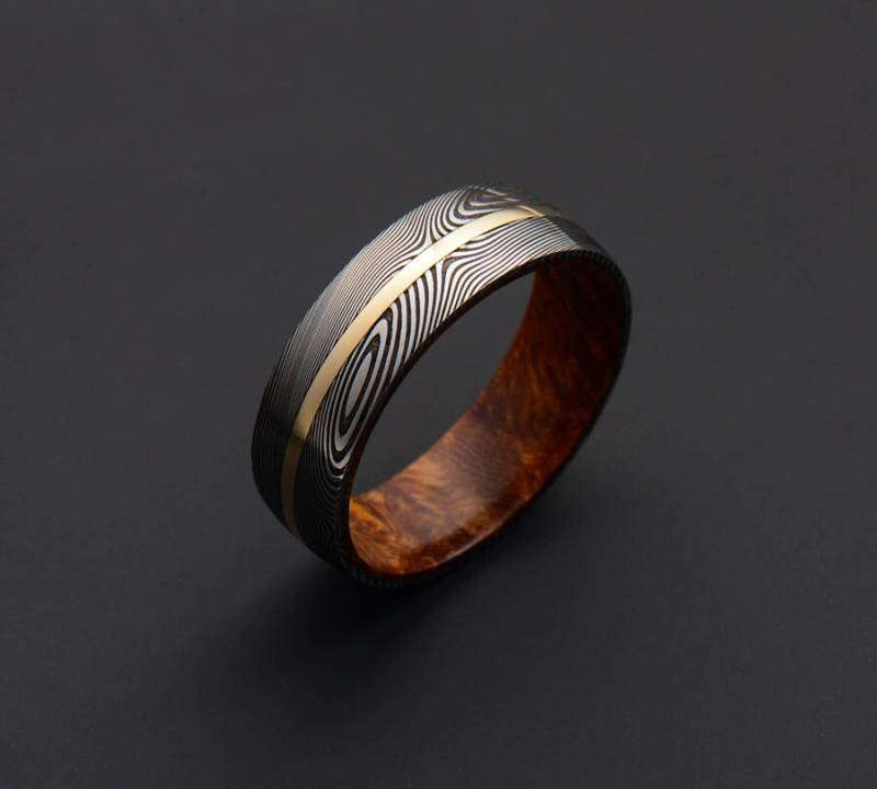 Echte Edelstahl Damaskus Stahl Und 18K Gelbgold Wüste Eisenholz Herren Ring Pd111 von polygallery