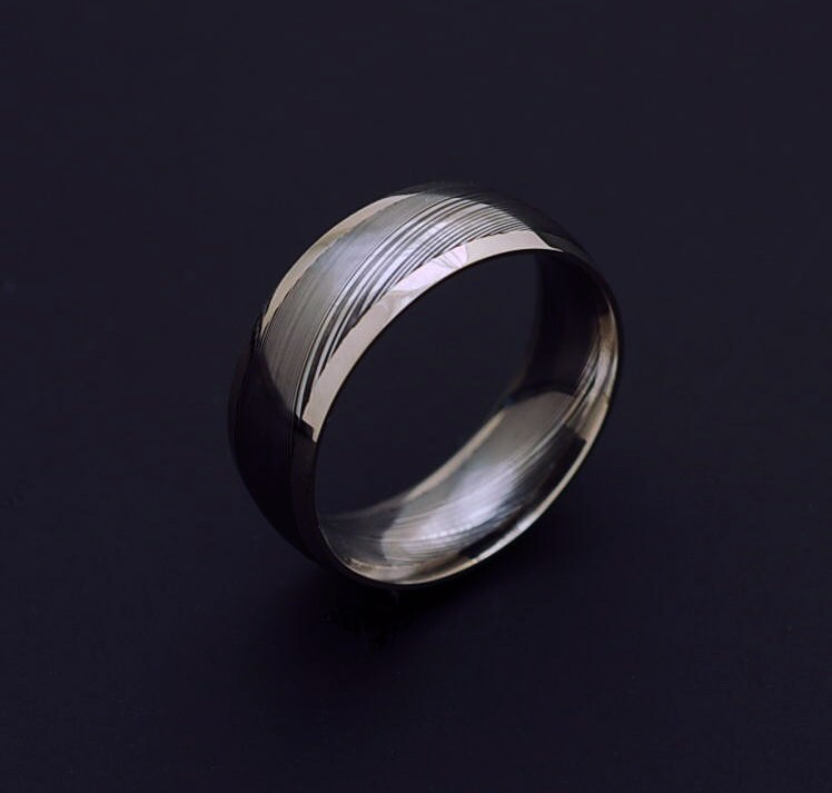 Echte Edelstahl Damaskus Stahl Und 18K Weißgold Herren Ring Pd65 von polygallery