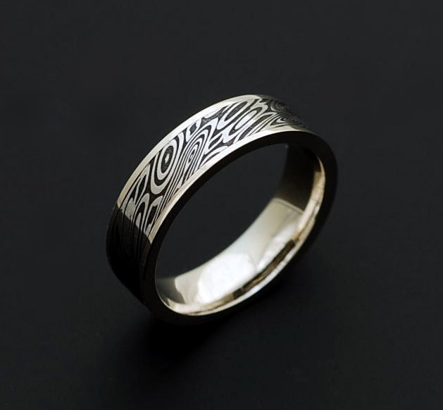 Echte Edelstahl Damaskus Stahl Und Weißgold Frauen Ring Pd42 von polygallery