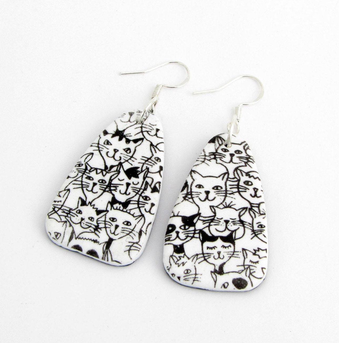 Katzen Polymer Clay Ohrringe, 925 Silber Haken, Katzenohrringe, Keramik, Fimoohrringe, Handgefertigt Schwarz Weiße Ohrringe Katzen Polymer Clay Ohrringe, 925 Silber Haken, Katzenohrringe, Keramik, Fimoohrringe, Handgefertigt Schwarz Weiße Ohrringe von polymerDesign