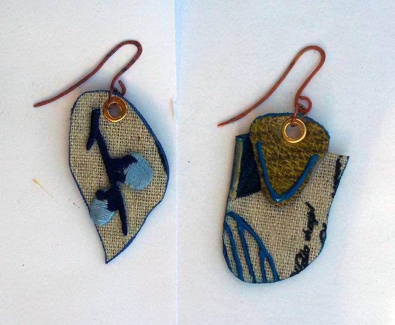Leder Und Stickerei, Goldene Blaue Ohrringe, Bunte Billige Handwerker Bemalte Spitze Festival von pompadourpoisson