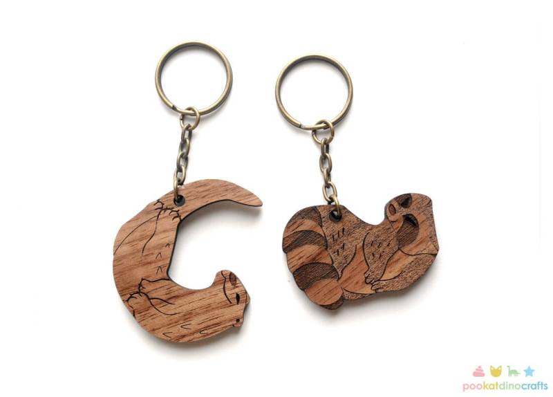 Ineinander Greifender Otter Und Waschbär Paar Schlüsselbund - Freundschaft Oder Beziehung Passender Hölzerner Schlüsselanhänger Set von pookatdinocrafts