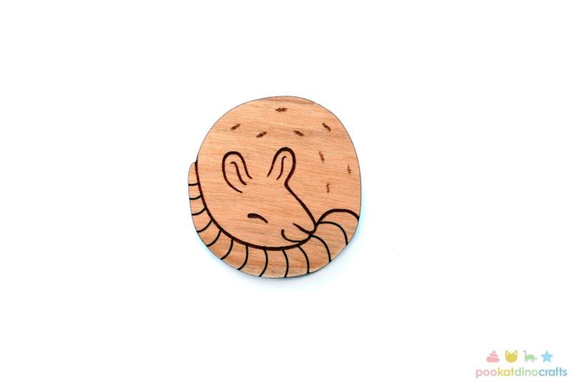 Niedliche Schlafende Ratte Pin/Haustier Fancy Magnet von pookatdinocrafts