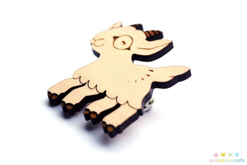 Ziege Pin/Magnet - Zwergziege Holz Brosche von pookatdinocrafts