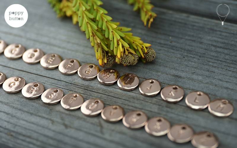 Rose Gold Alphabet Monogramm Perle Anhänger Für Personalisierte Schmuck, Benutzerdefinierte Design Halskette Und Armbänder von poppybutton