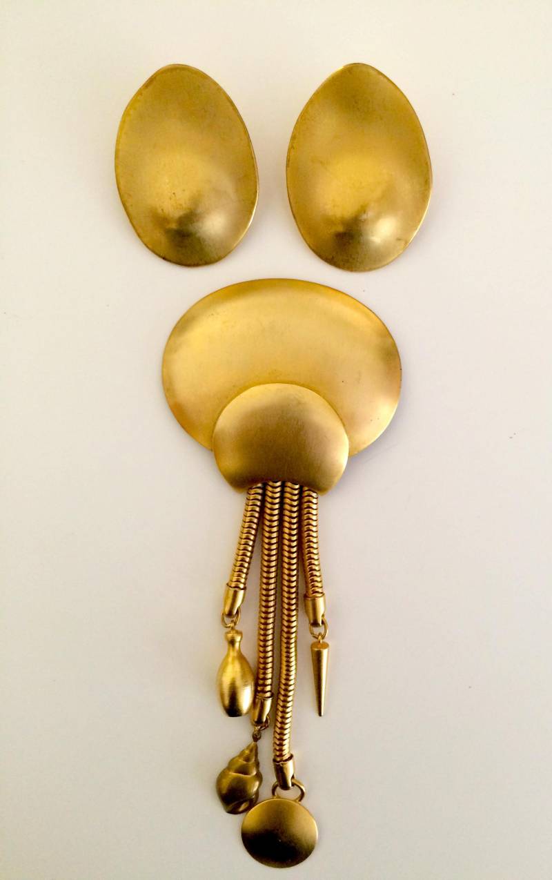 Ohrringe Und Pin Set Ohrringe Und Pin Set von poshflea