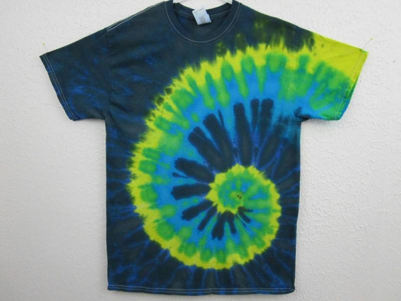 Grün Gelb Schwarz Wirbel Medium Unisex Tie Dye von possumhillfiberworks