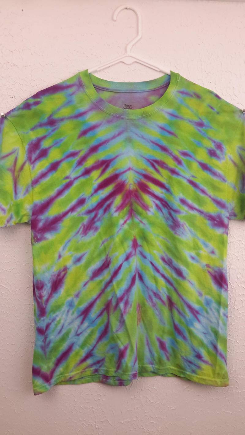 Krawatte Farbstoff Unisex Große Fuchsia Und Helle Grün Chevron von possumhillfiberworks