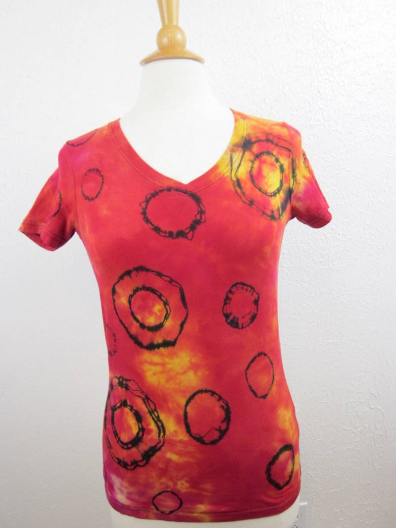 Reverse Tie Dye Orange Blackcles V-Hals-Nacken-T-Shirt Size Small von possumhillfiberworks