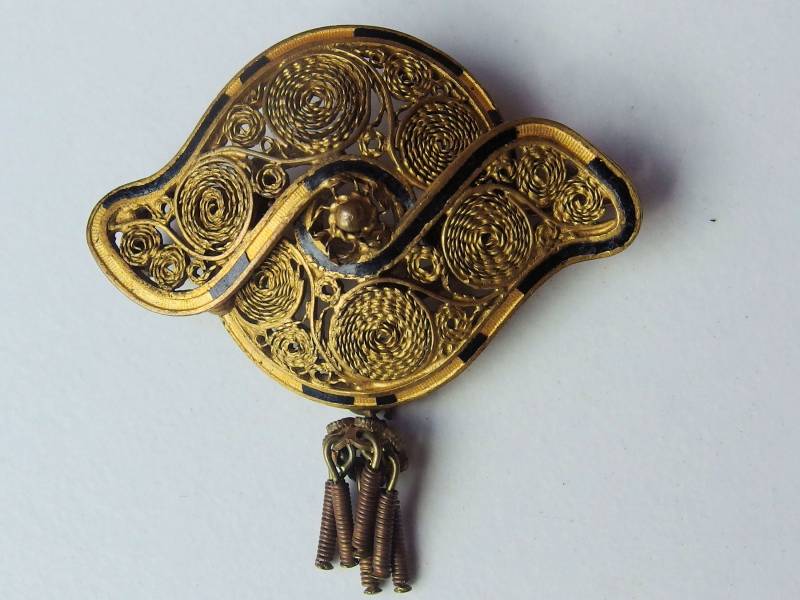 19. Jahrhundert Vergoldet Filigranbrosche, Aufwendig Gebogenen Oben Und Unten Passform Zusammen, Cannetille Center, Quaste Tropfen Mit Draht von postGingerbread