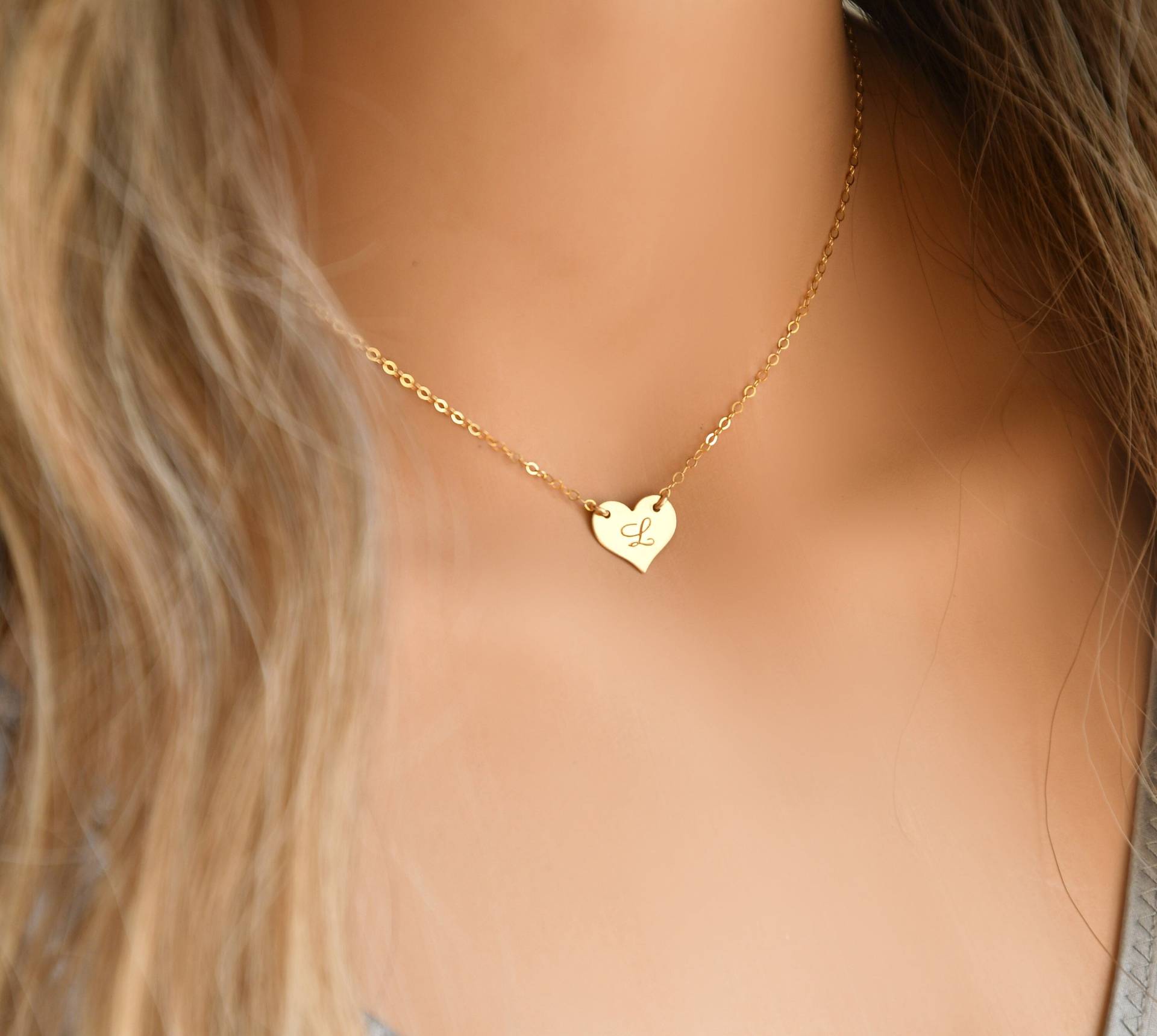 14K Gold Filled Herz Halskette, Personalisierte Initial Monogramm Buchstabe Individuell Gravierte Herzmarke, Angepasst, Liebe, Brautjungfern Geschenk von potionumber9