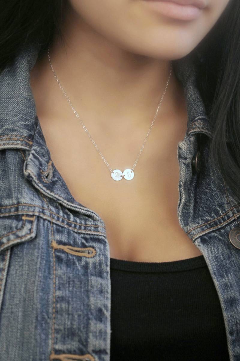 925 Sterling Silber Initial Halskette, Zwei | 2 Gestempelte Scheiben, Personalisiert, Personalisiertes Monogramm Doppelbuchstabe, Beste Freunde von potionumber9