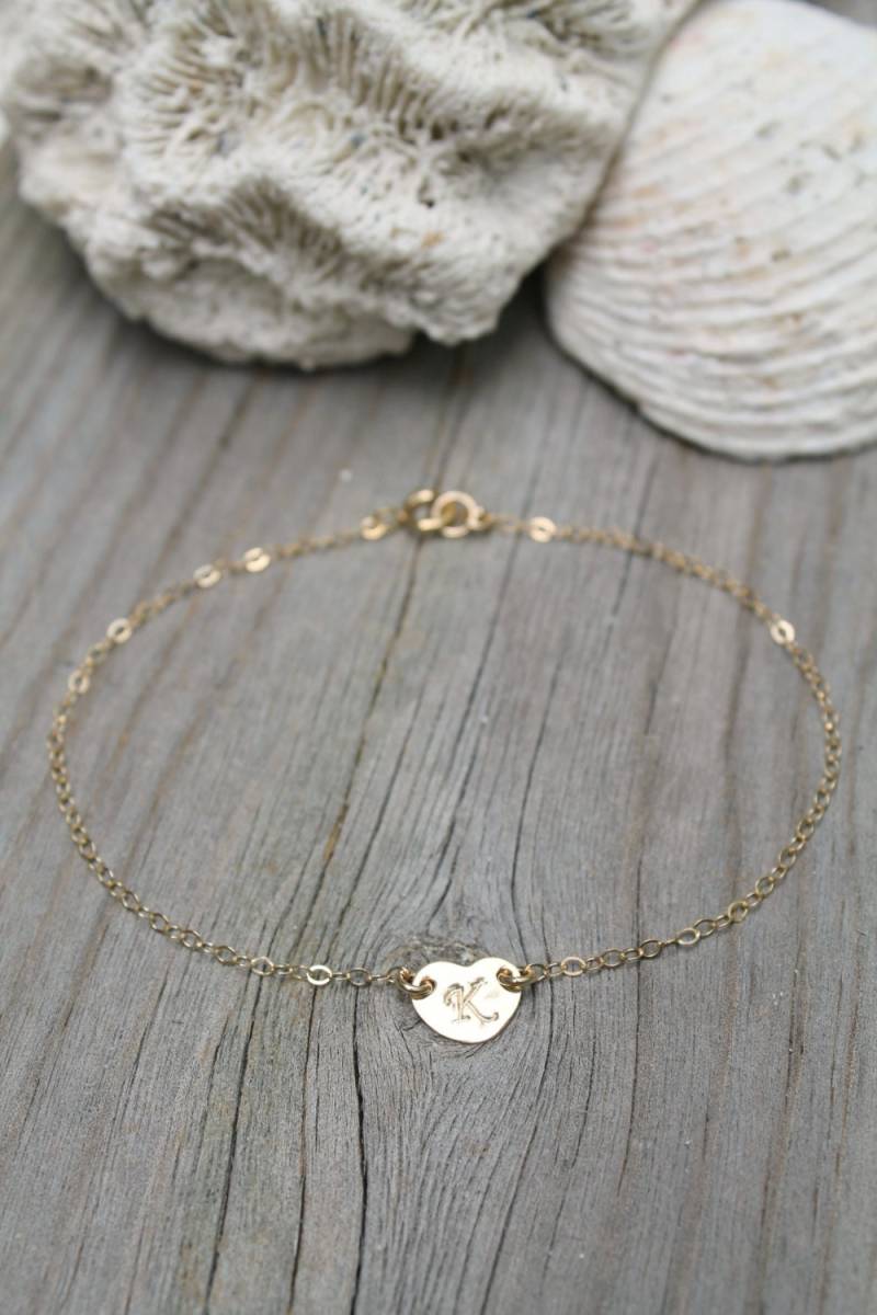 Initial Herz Armband, 14Kt Gold Filled Personalisiertes Monogramm Personalisierter Buchstabe Zierlich Gestempeltes Liebesgeschenk von potionumber9