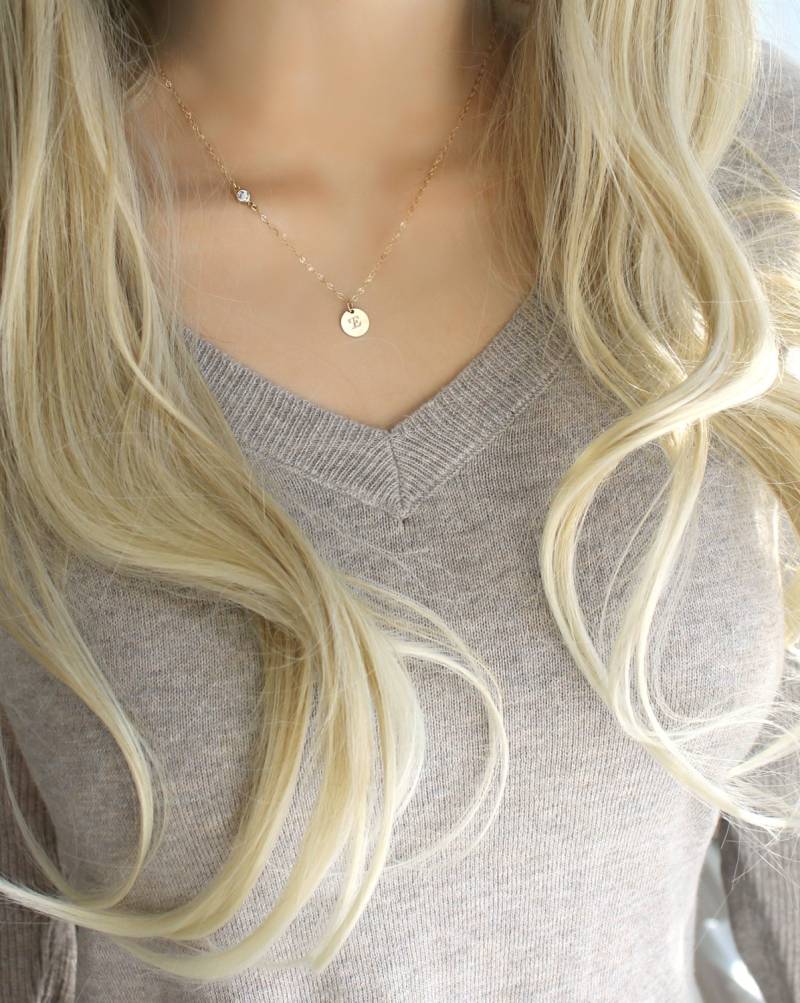 Initiale Halskette, Zirkonia & Initial Disc, 14Kt Gold Filled Personalisiert Gestempelt Anhänger Monogramm Buchstabe Graviert Kreis von potionumber9