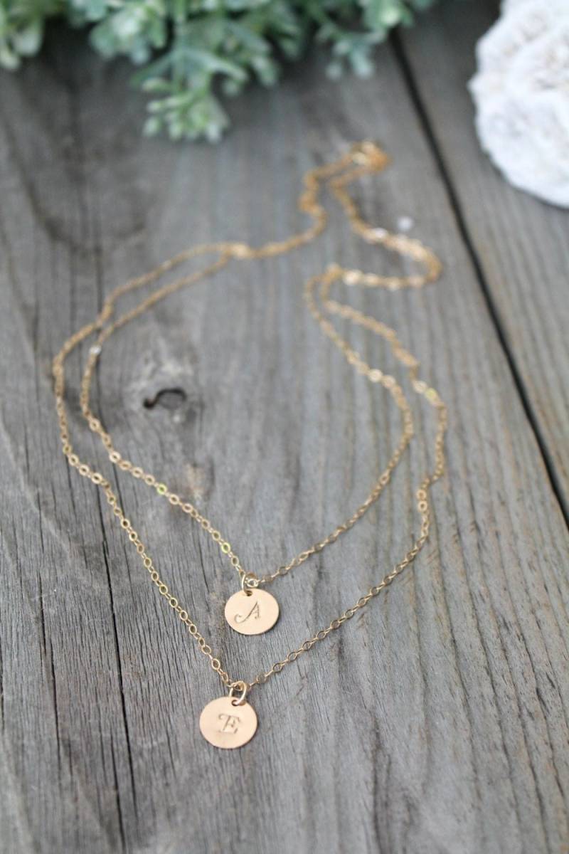 Layered Initial Halskette, Alle 14K Gold Filled, Zwei Personalisierte Scheiben, Doppeltes Monogramm, Buchstabe A B C D E F G H I J K L M N O P R von potionumber9