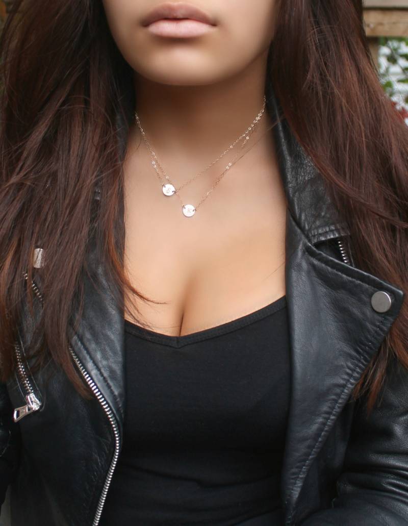 Layered Initial Halskette, Alle 14K Gold Filled, Zwei Personalisierte Scheiben, Off-Center, 2 Benutzerdefinierte Gestempelte Initialen, Doppelte von potionumber9