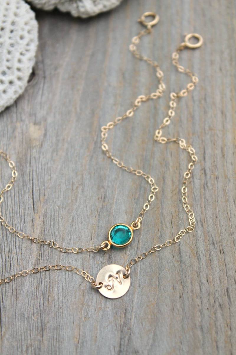 Mehrlagiges Fußkettchen Mit Swarovski Geburtsstein & 14K Gold Filled Personalisierte Initial Gestempelte Scheibe, Doppelkette, Fußkettchen, Zwei 2 von potionumber9