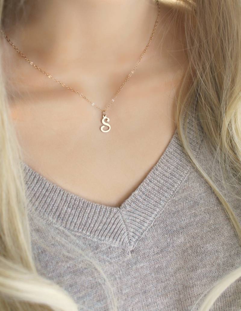 Personalisierte Initial Halskette, 14K Gold Filled, Monogramm, A B C D E F H J K L N P R S Y von potionumber9
