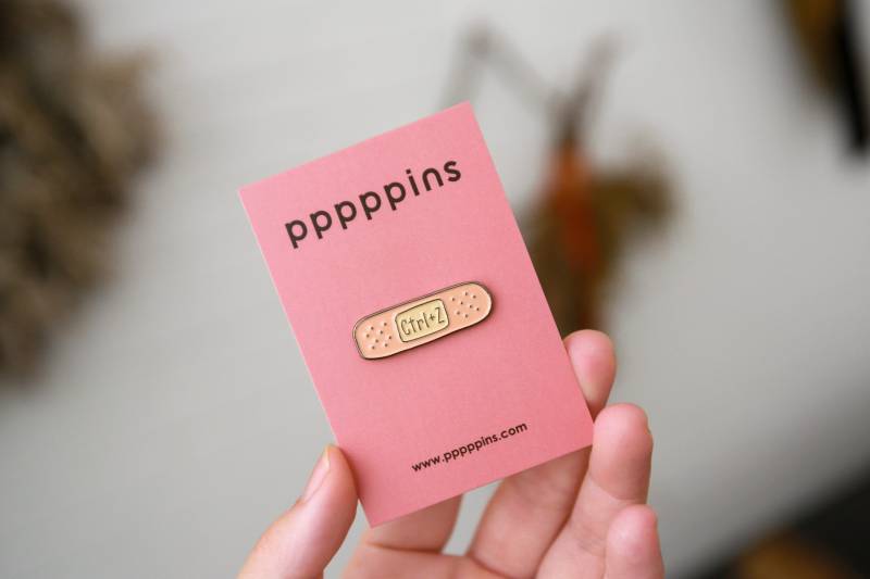 strg Z Band-Aid Pin von pppppins
