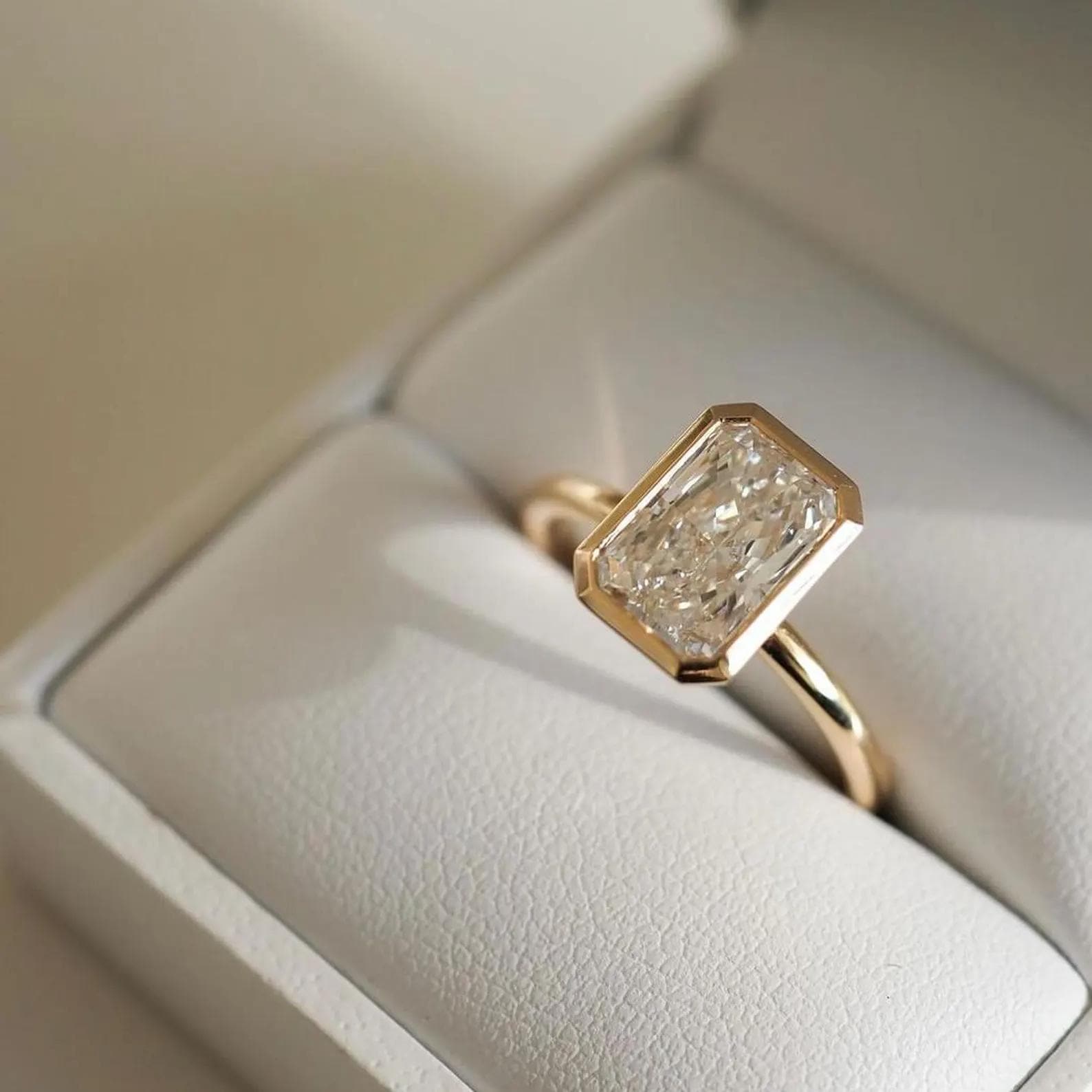 3 Karat Moissanit Verlobungsring 14K Gold Zargenfassung von prayjewellery