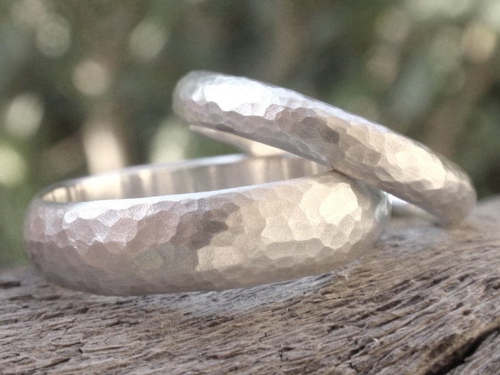 Eheringe Für Sie Und Ihn Gehämmert Silber Zweier Ringe Zwei Recycelt Auf Bestellung Hergestellt von preciousjd