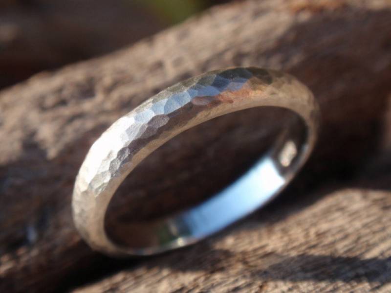 Gehämmerter Ehering Für Männer Oder Frauen - Sterling Silber 3 Mm Auf Bestellung Handgemachter Schmuck von preciousjd