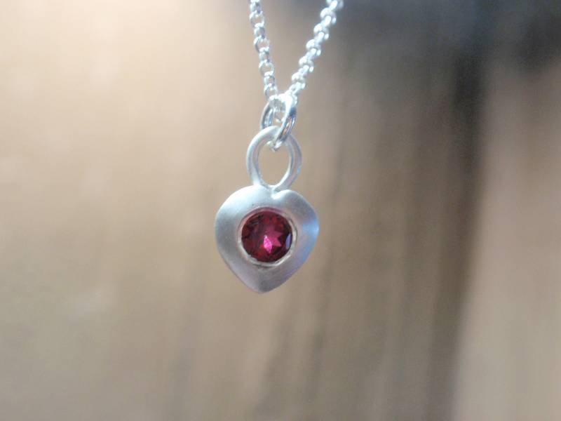 Personalisierte Birthstone Halskette Herz Liebe Charm Mutter Geschenk Familie Brautjungfer Edelstein Anhänger Geburtstag Juli Geburtsstein von preciousjd