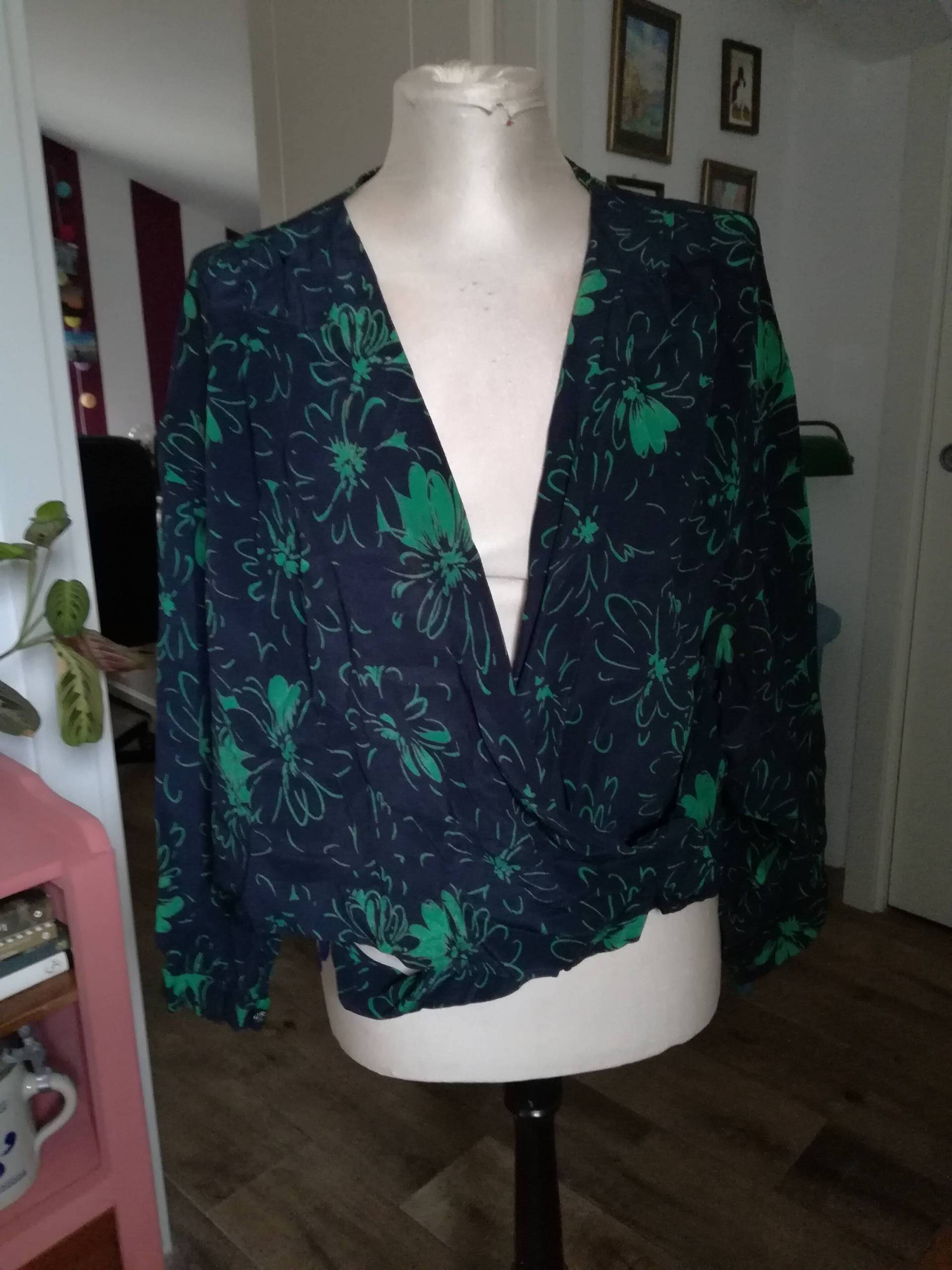 Blumen Seidenbluse Vintage 70Er Damen Wickeltop Shirt Blau Seide Grün Floral Muster One Size von presquenew