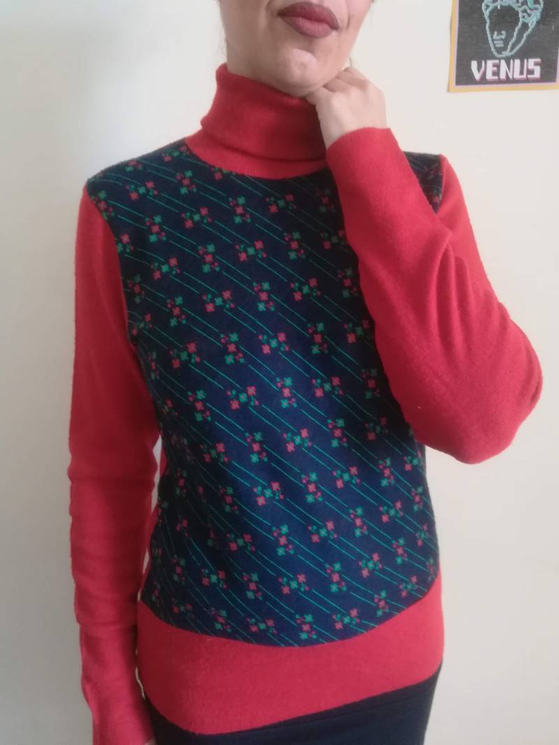 Vintage 80Er Jahre Woll Rollkragenpullover Roter Floral Pullover, Hergestellt in Italien von presquenew