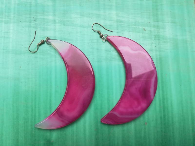 90Er Jahre Vintage Glas Mond Ohrringe, Fuchsia Marmoriert von presquenew