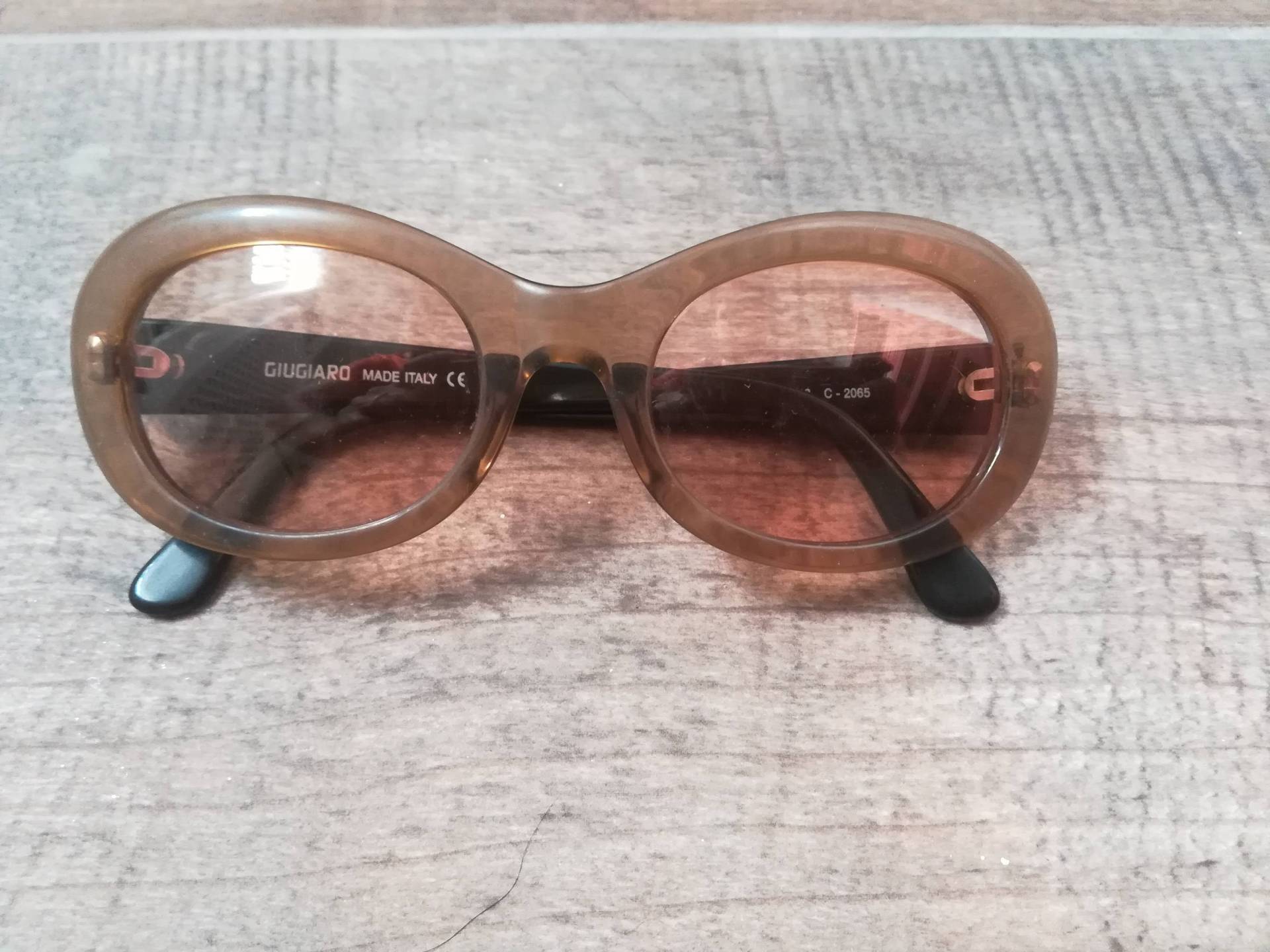 Giugiaro Oval Sonnenbrille Vintage 80 Damen Sonnenbrille Pfirsich Gelb Celluloid Schwarz Bügel Mod. G628 C2065 Made in Italy von presquenew