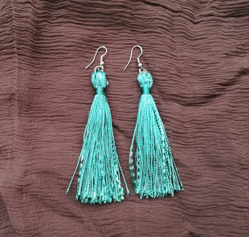 Handgemachte Grüne Quasten-Ohrringe von presquenew
