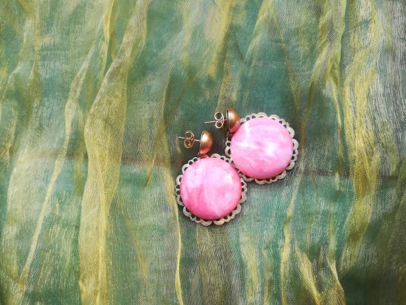 Vintage Pink Marmorierte Kuppel Ohrringe 60S Bronzefarbene Ohrstecker von presquenew