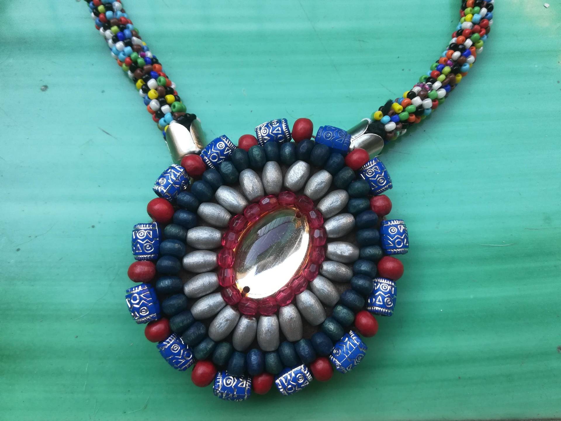 Perlen Rosetten Kette 90Er Jahre Boho Brosche von presquenew