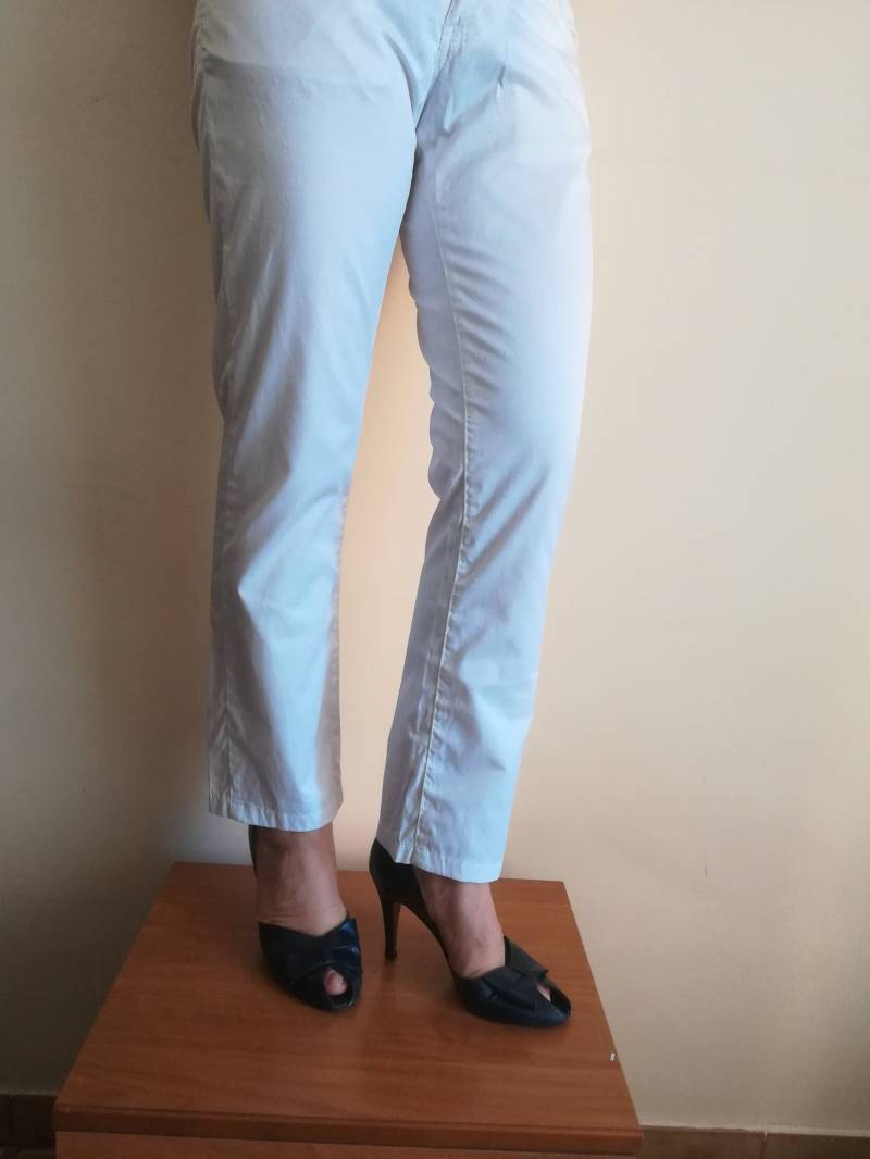 Vintage 90Er Jahre Capri Hose Weiße Baumwolle Stretchy Slim Fit | Größe 42 von presquenew