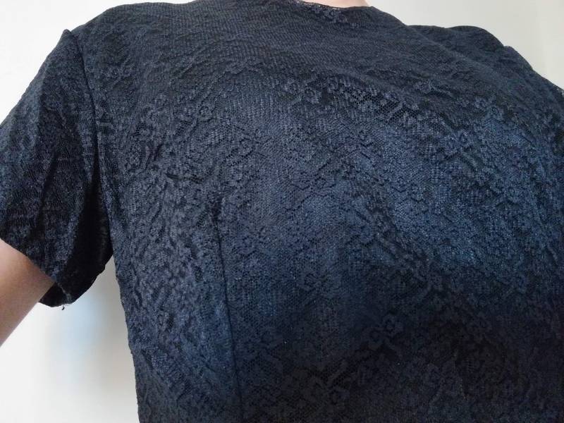 Vintage Schwarzes Kleid Aus Viskosespitze 50Er Jahre Cocktailkleid Mit Bleistift, Gr. 44 von presquenew