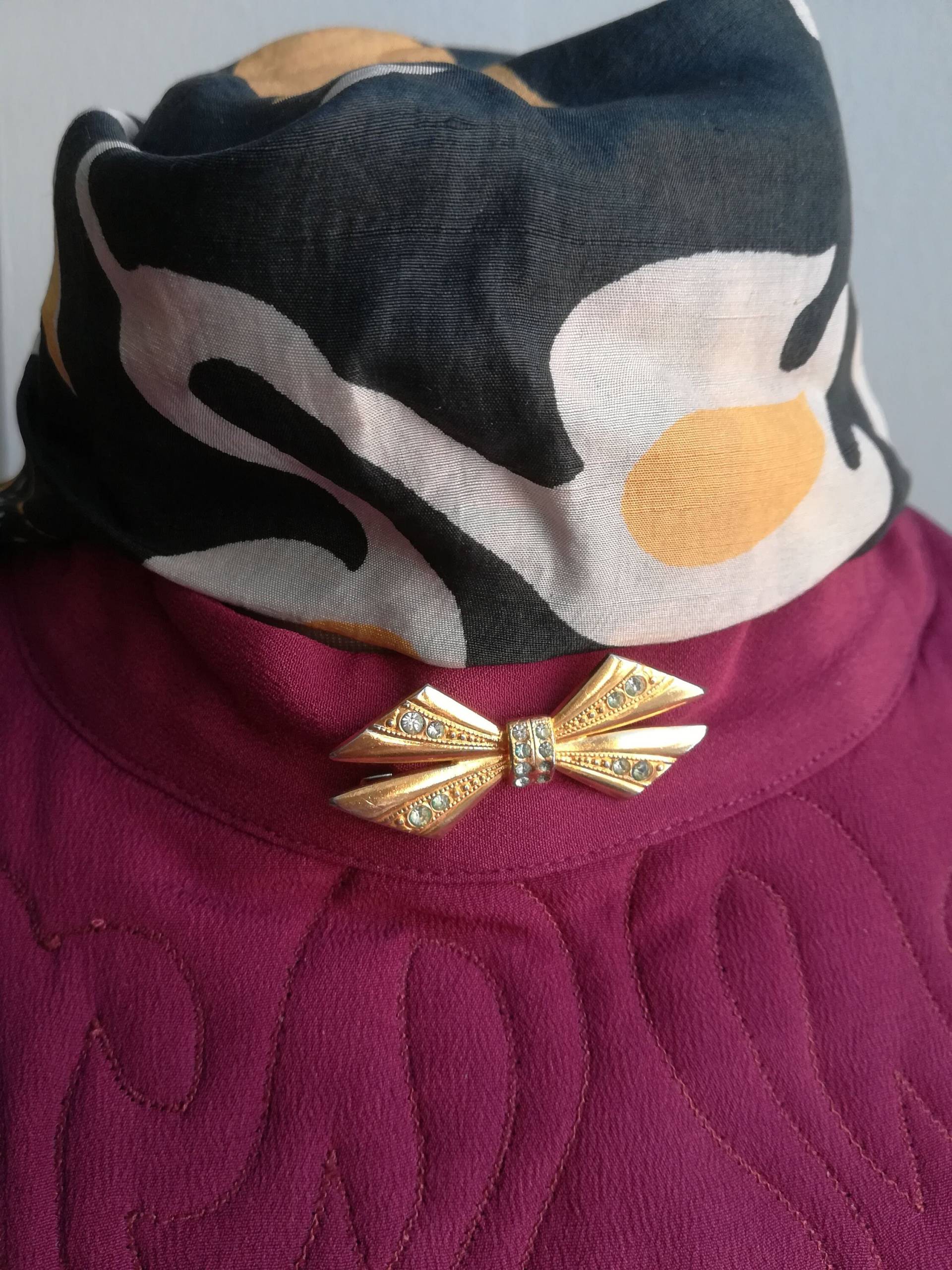 Vintage Strassband-Brosche Goldfarbene Art Deco Anstecknadel von presquenew