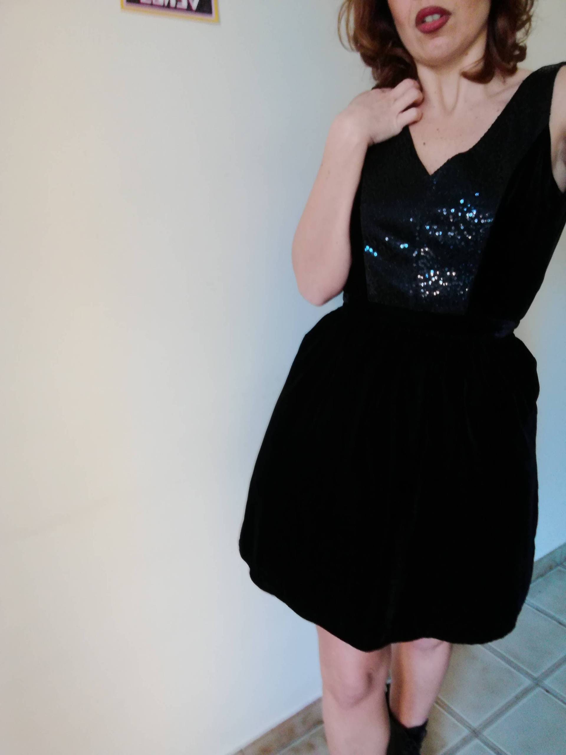 Vintage 90Er Jahre Naf Schwarzes Samt Mini Kleid Pailletten-Korsett, Tüll-Rock | Eu 34 von presquenew