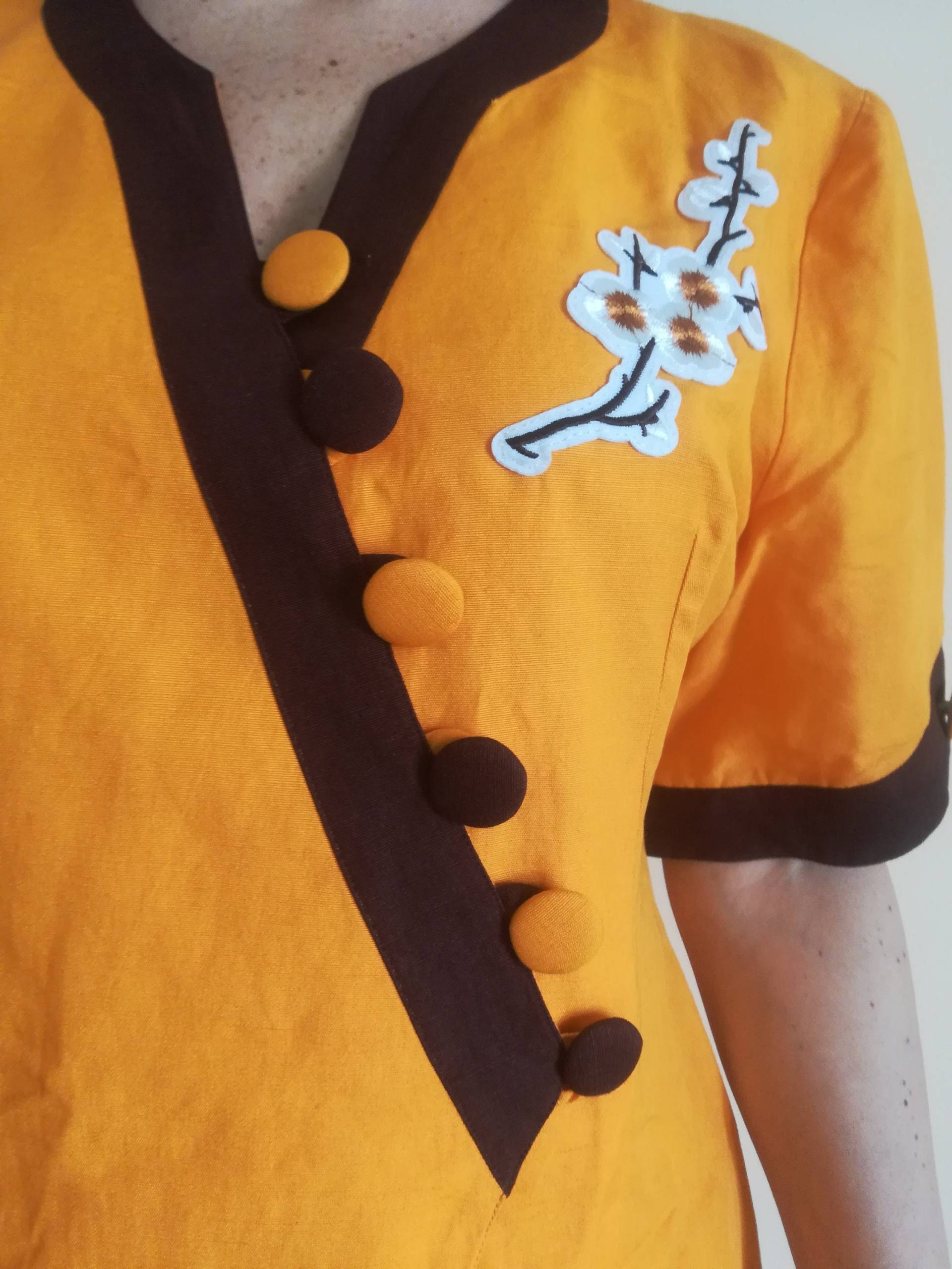 Vintage Leinen Kimono Bluse Gelbes Kirschblüten Hemd, Hergestellt in Italien von presquenew