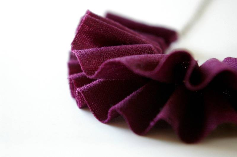 Rüschenkette in Pflaume von prettiesbymeg