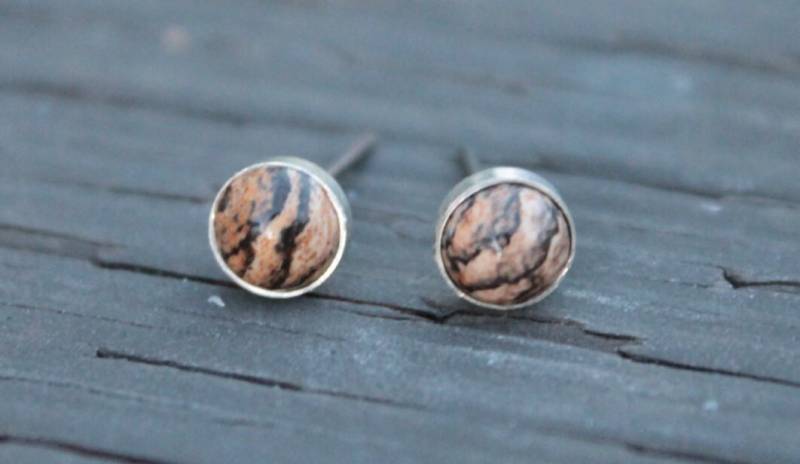 Bild Jaspis Edelstein Titan Ohrstecker/6mm Cabochon Lünette Set Empfindliche Ohren Ohrringe von prettysensitive