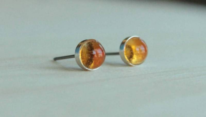 Citrin Edelstein Titan Ohrstecker/6mm Cabochon Lünette Set Allergiefreie Ohrringe Für Metallallergien Citrin Edelstein Titan Ohrstecker/6mm Cabochon Lünette Set Allergiefreie Ohrringe Für Metallallergien von prettysensitive